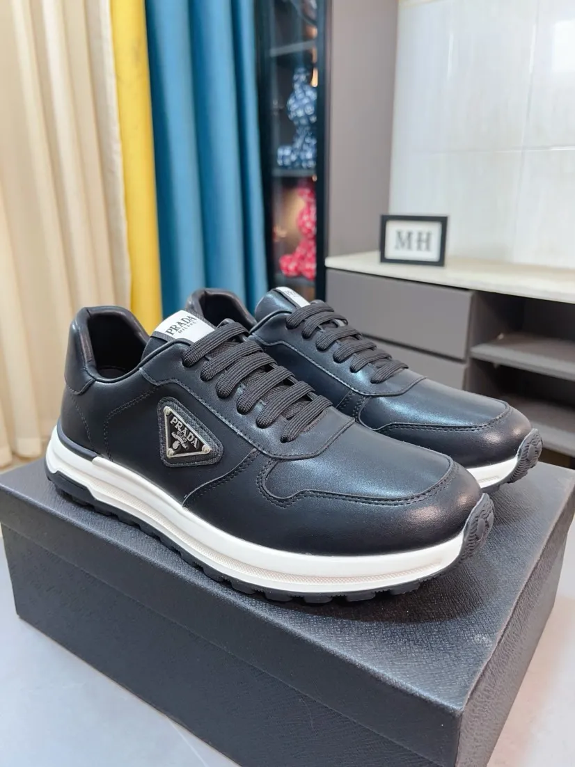 Men's shoes 💰420🌹🌹High-quality new Prada counters are launched simultaneously. The new men's shoes and 😘fabrics are selected from imported mesh and glue-spraying technology. Imported cowhide lining. 👍🏿High-end☄️Open-molded non-slip rubber outsole, exquisite lines, simple and elegant, comfortable and high-end for leisure travel. Code number: 38 to 44